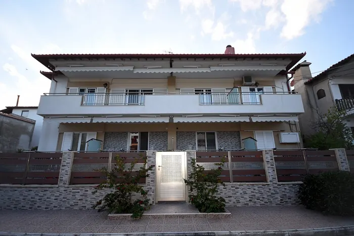 Η είσοδος των Elena’s Apartments στη Σάρτη